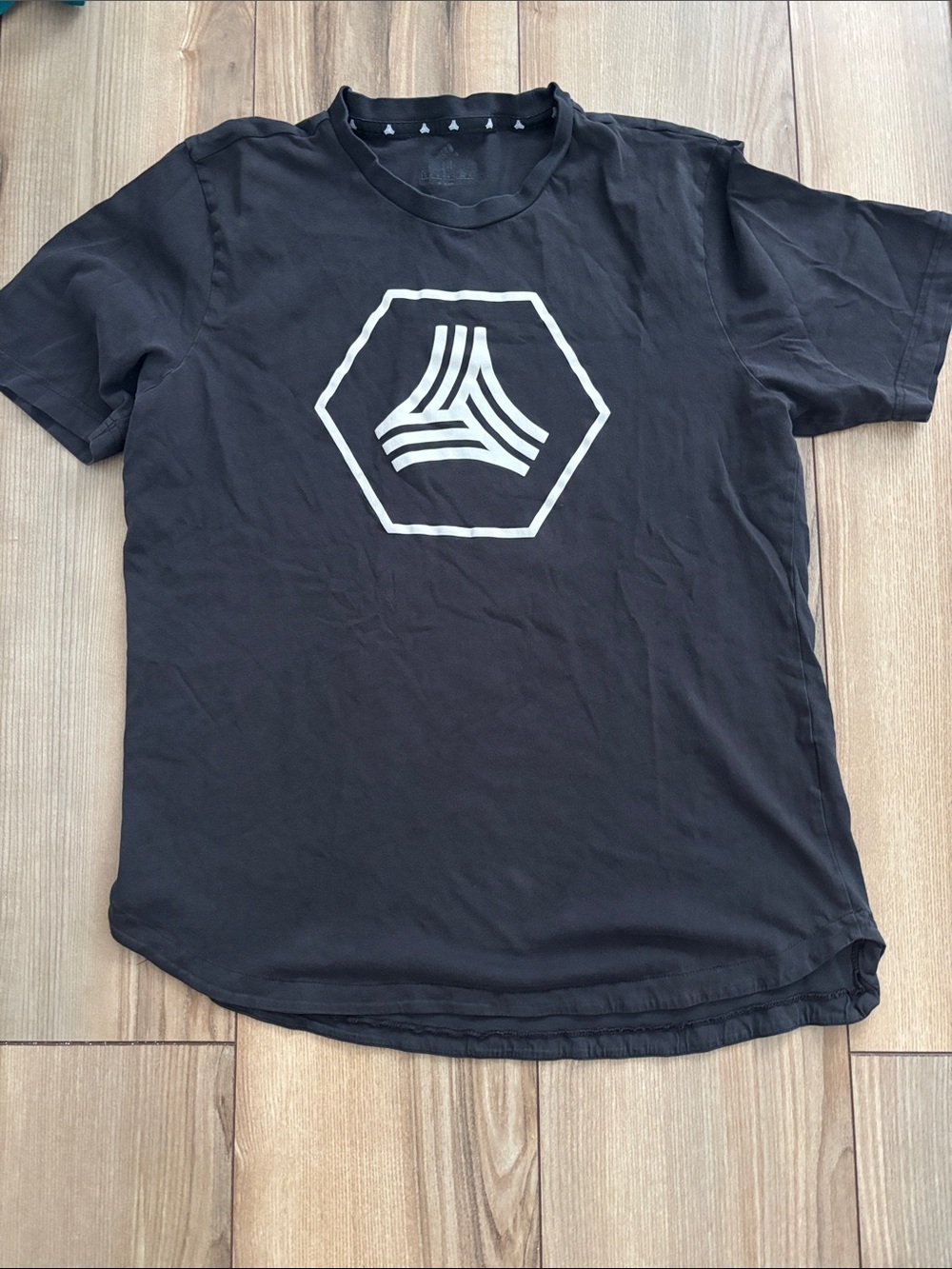 Adidas Tango Logo Soccer Tee women’s size M Black Vtg Shirt